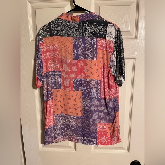 Men’s NWT cotton on short sleeve bandanna print button down shirt - Picture 3 of 3